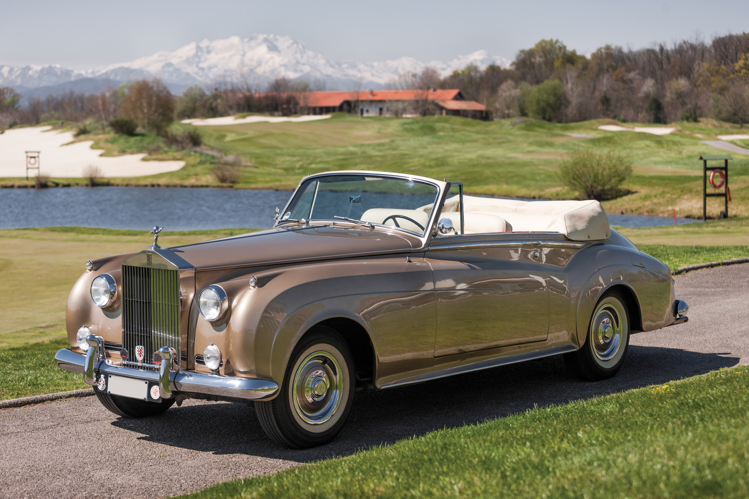 1961_Rolls-Royce_Silver_Cloud_II.jpg