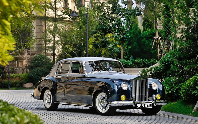 1955-1958_Rolls-Royce_Silver_Cloud_1.jpg