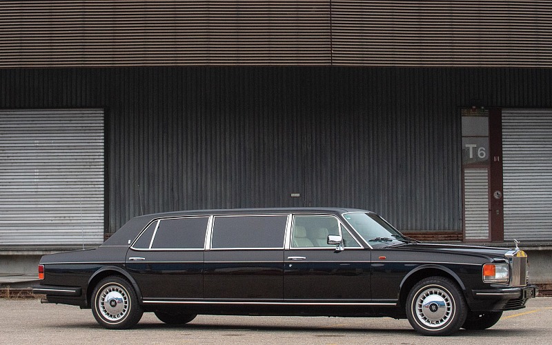 Rolls-Royce_Silver_Spur_Limo.jpg